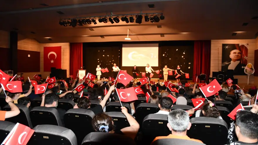 Sevgi Barış Dostluk Kreşi Miniklerinden Yıl Sonu Gösterisi