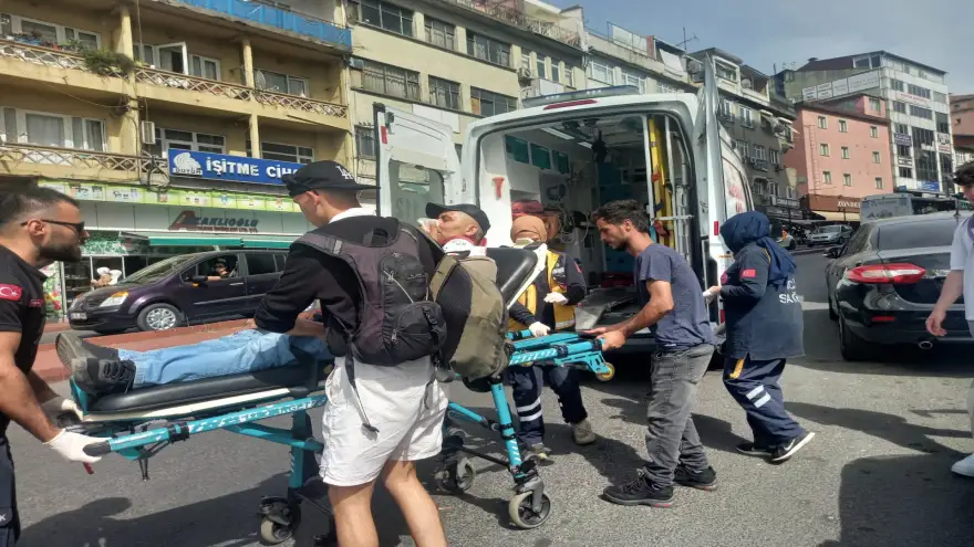 Motosiklet sürücüsü yayaya çarptı...