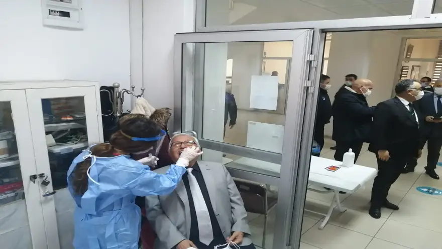 Belediye personeline covid-19 testi yapılıyor