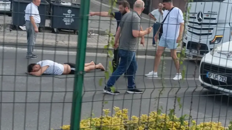 Yolun karşısına geçmek isteyen yayaya kamyonet çarptı...