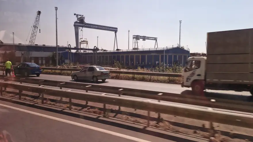 Bariyerlere çarparak durabildi..
