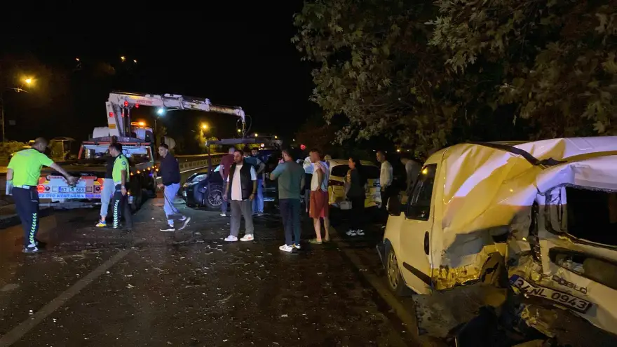 Park halindeki iki araca çarparak durabildi...