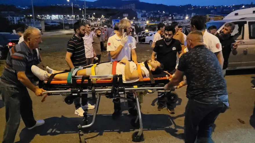 Motosiklet ile kavşakta çarpıştı: 1 Yaralı