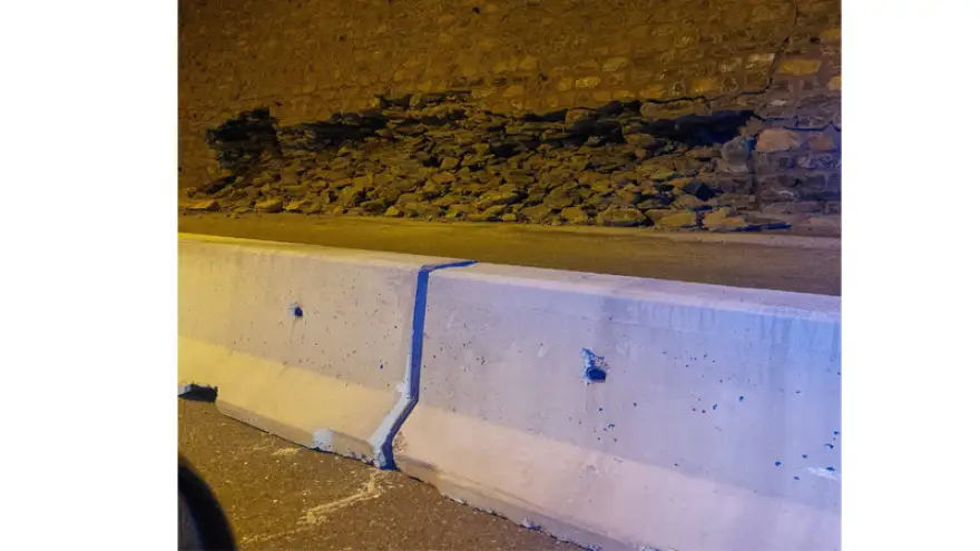 İstinat duvarı çökme tehlikesi ile karşı karşıya...