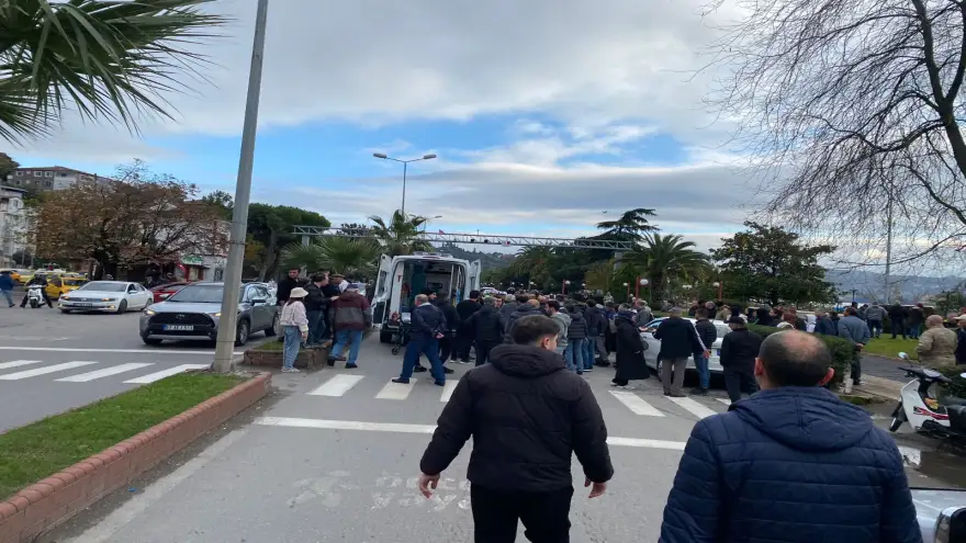 Yolun karşısına geçmek isteyen yaşlı adama motosiklet çarptı