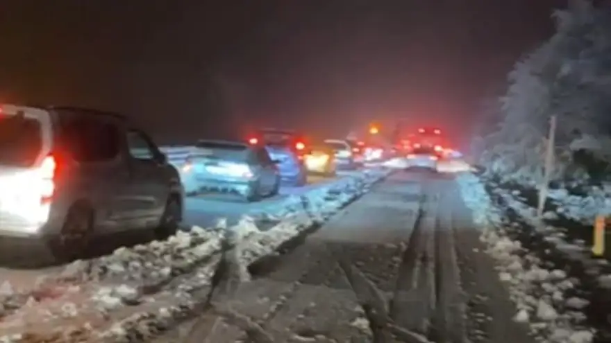 Zonguldak Ereğli yolunu trafiğe kapattı. 