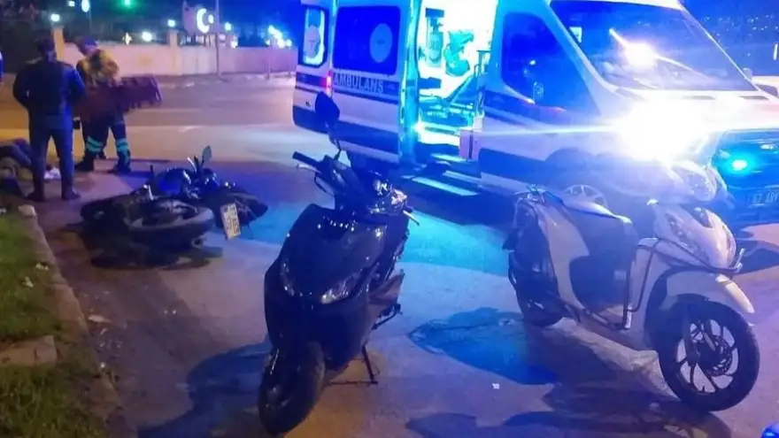 Motosiklet sürücüsüne çarptı, kaçtı ve geri geldi