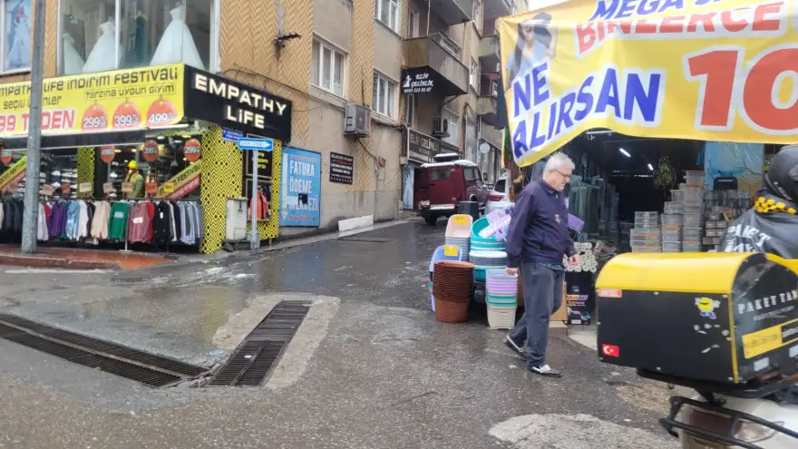 Bazı cadde ve sokaklarda tek yön uygulaması başladı...