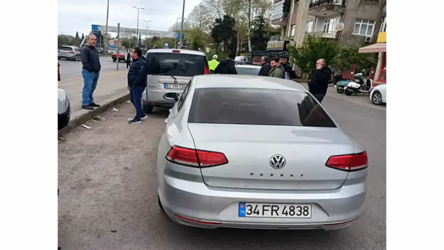 Hafif ticari araç ile otomobil çarpıştı: 1 yaralı
