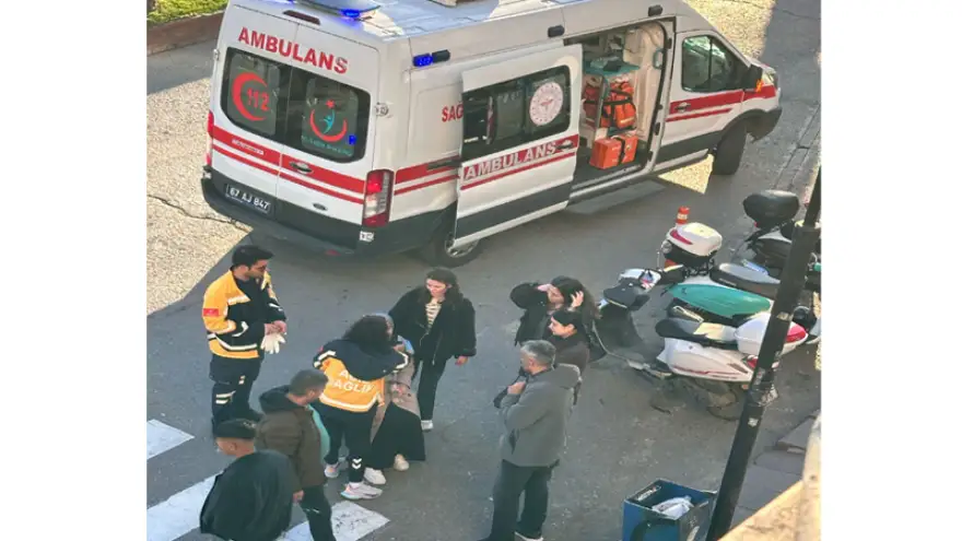 Yolun karşısına geçmek isteyen yayaya motosiklet çarptı...