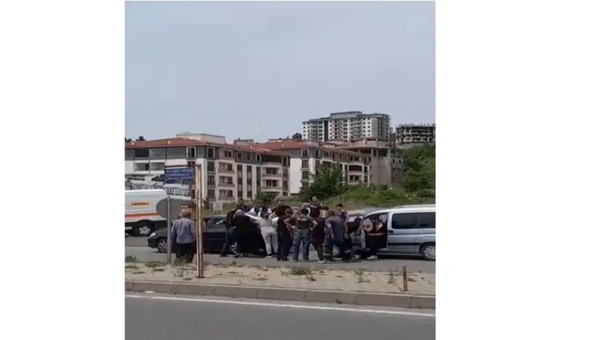Trafikte yaşanan kavga kameralara yansıdı...
