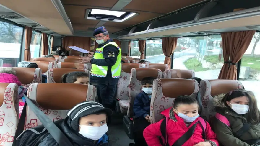 Jandarma öğrenci servislerini denetledi