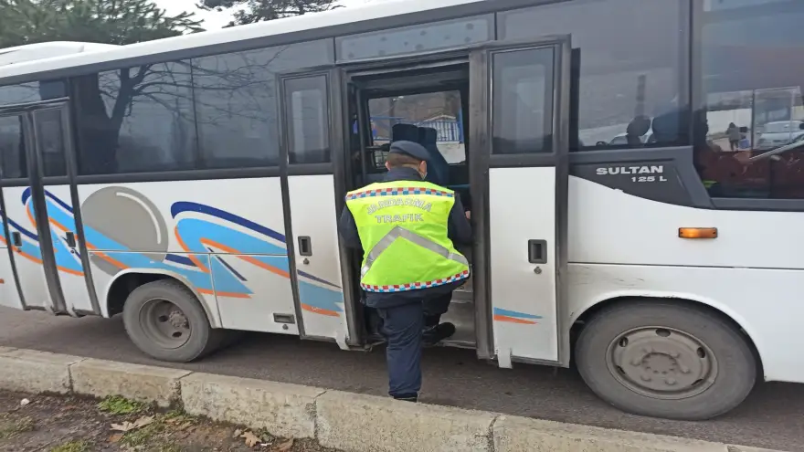 Jandarmadan servis araçlarına denetim