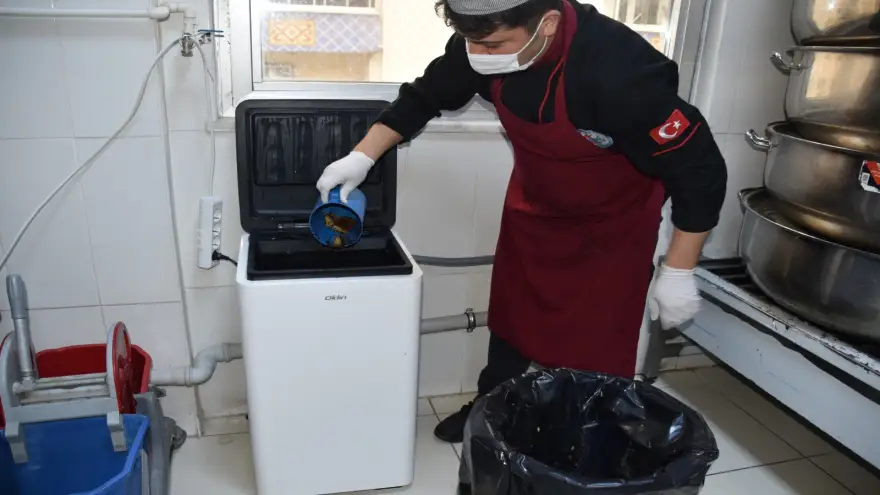 Belediye yemek artıklarından gübre üretiyor