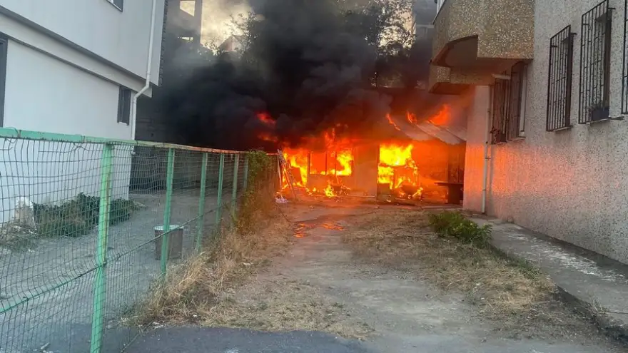 Garajda çıkan yangın korkuttu..