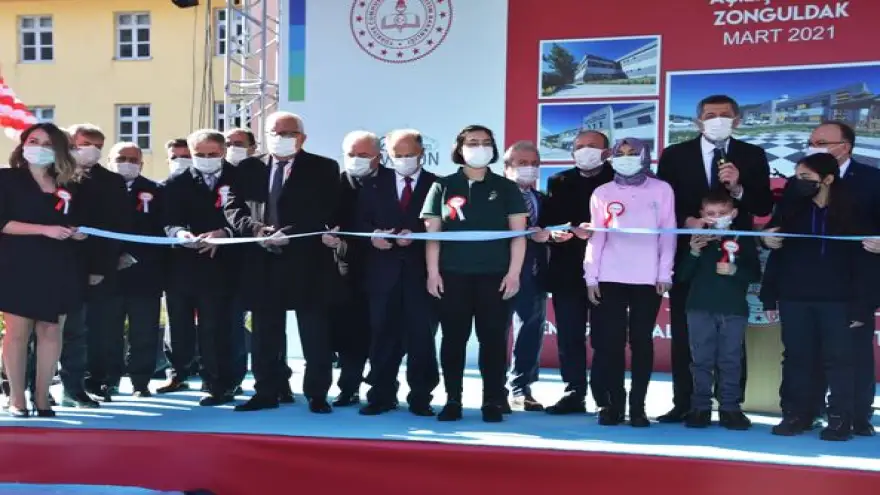 Bakan Selçuk, Bilim Sanat merkezinin açılışına katıldı