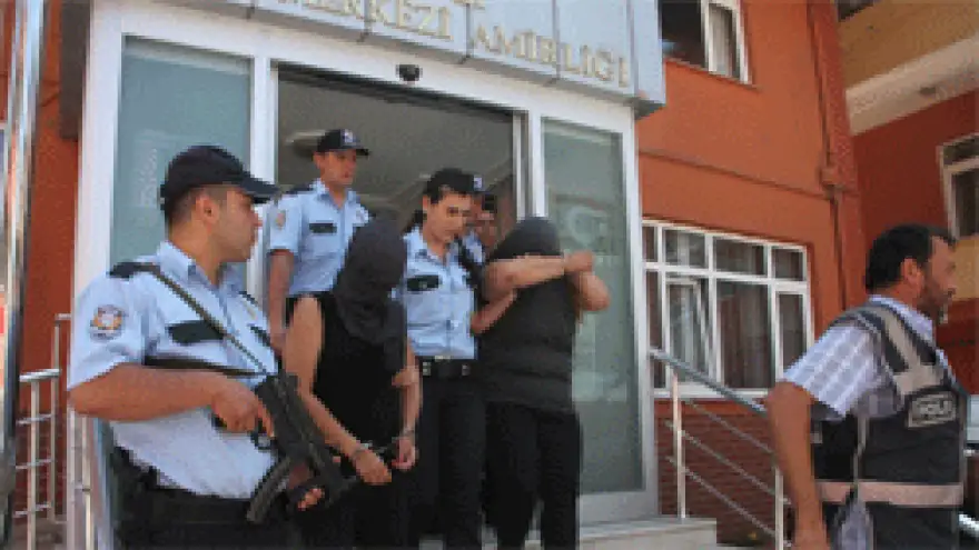 HIRSIZLIK ZANLILARI ADLİYE'YE ÇIKARILDI