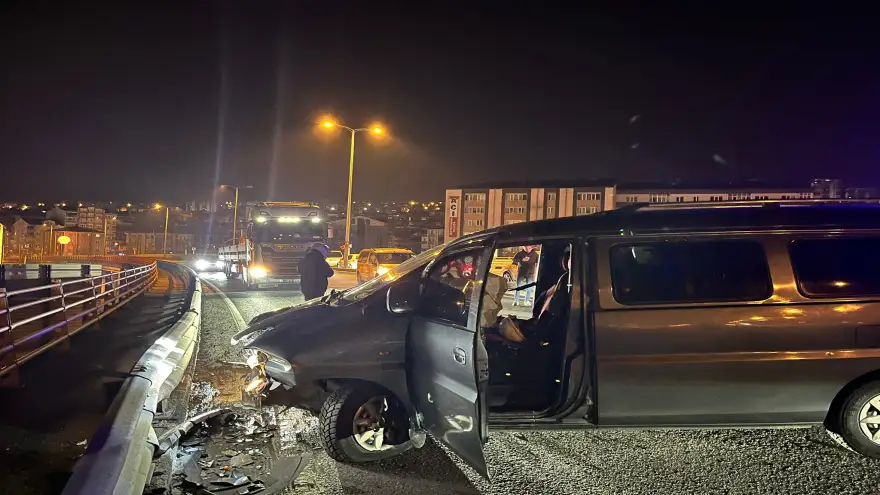 Trafik kazası üç kişi yaralandı...