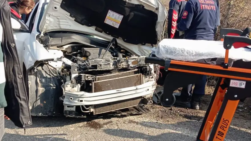 İşçi servisi ile otomobil çarpıştı çok sayıda yaralı var