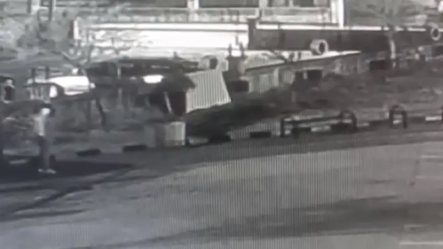 Okul Bahçesinde Vandalizm: 7 Kişilik Grup Panelleri Kırdı