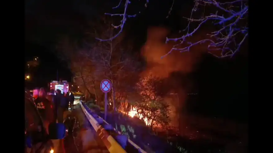 Plajlar mevkiinde kurulu bulunan barakalarda yangın çıktı