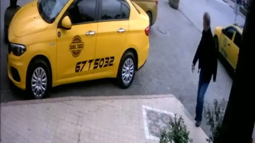 Motosiklet kamyonete çarptı: 1 Yaralı