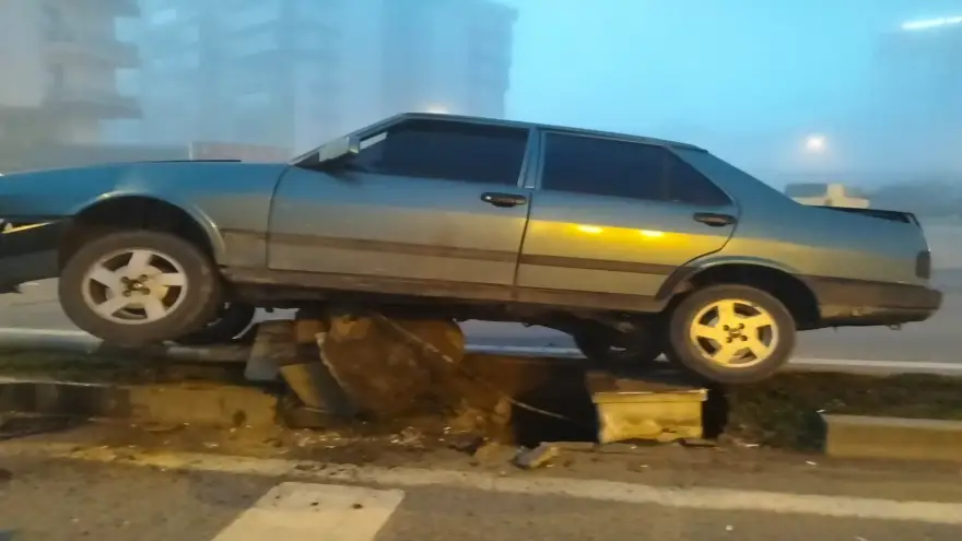 Alkollü Sürücü Refüje Çıktı: 2 Yaralı