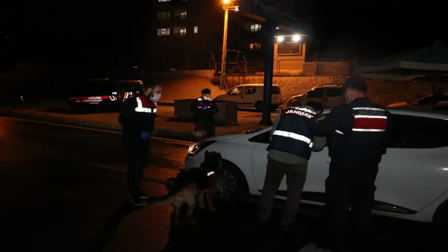 Jandarma 18 Kişi ve 3 Araç yakaladı