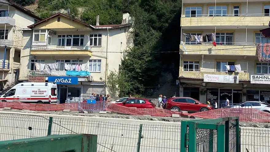 Dengesini Kaybetti, Beton Zemine Düştü: Ağır Yaralandı