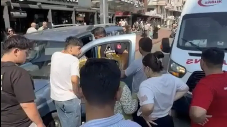 Ereğli'de Kaza Sonrası Ortalık Karıştı: Yaya ve Sürücü Yaralandı
