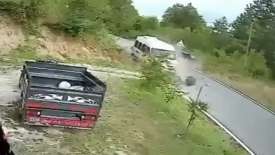 Kafa Kafaya Çarpıştılar: 1’i Ağır 4 Yaralı