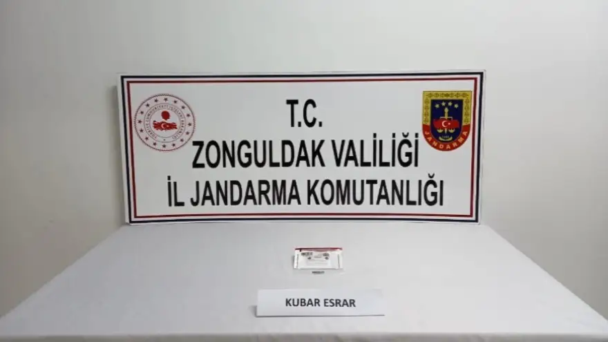 Jandarma araç içinde esrar yakaladı