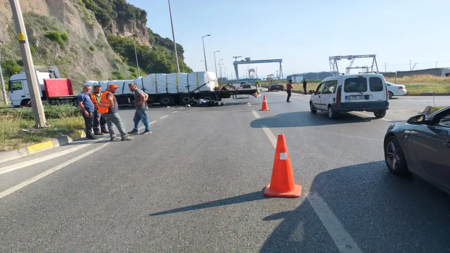 Tersane Kavşağı’nda TIR ile motosiklet çarpıştı: 1 ağır yaralı