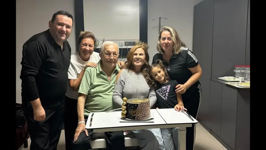 Hastanede hem tedavi hem doğum günü kutlaması