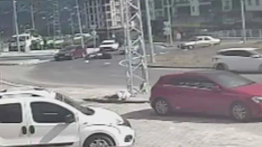 KEPEZ’DE MOTOSİKLET VE OTOMOBİL ÇARPIŞTI: 1 YARALI..