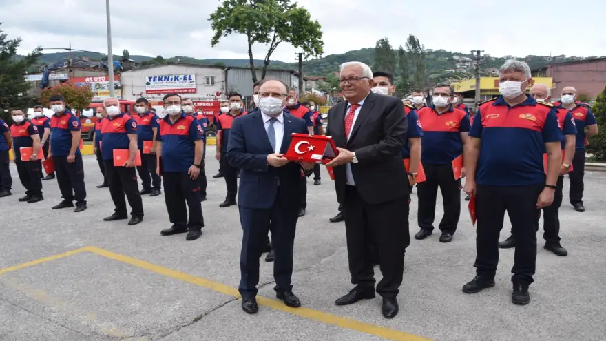 Vali Tutulmaz, Kdz. Ereğli İtfaiyesi’ne başarı belgesi verdi