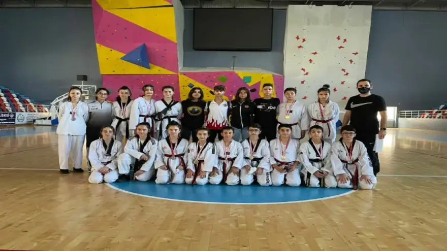 12’si altın olmak üzere 15 madalya ile Ereğli'ye döndüler