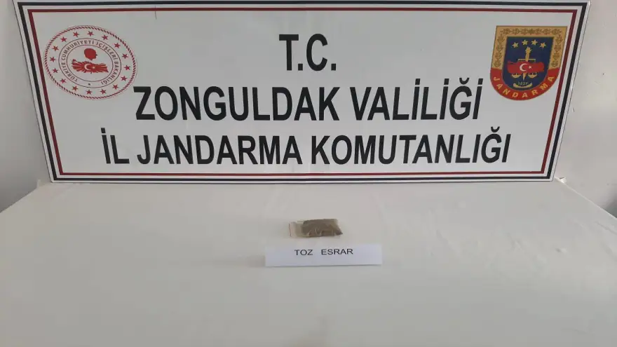 Jandarma toz esrar ele geçirdi