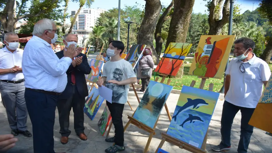 Özel çocuklar İnönü Parkı’nda sergi açtı