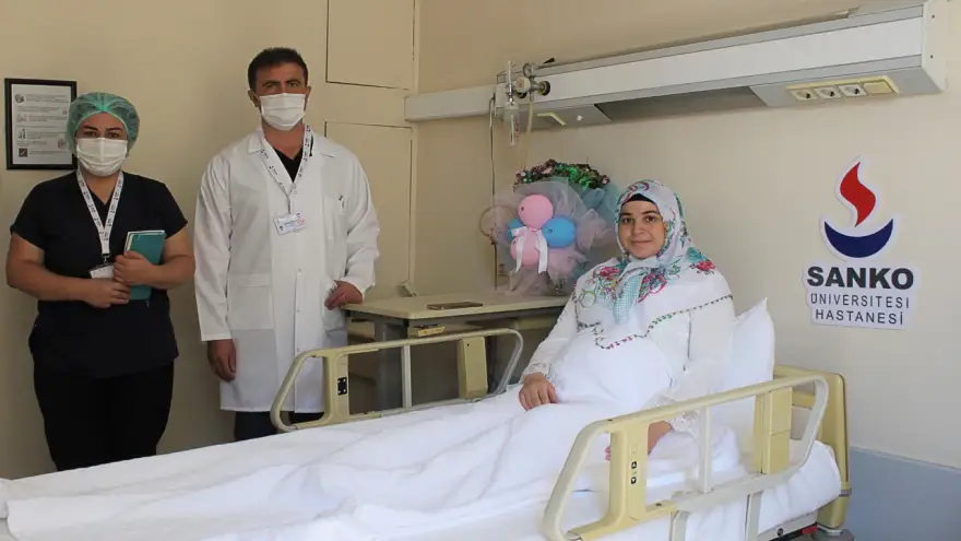 Böbrek nakli sonrası ikiz bebek mutluluğu yaşanıyor