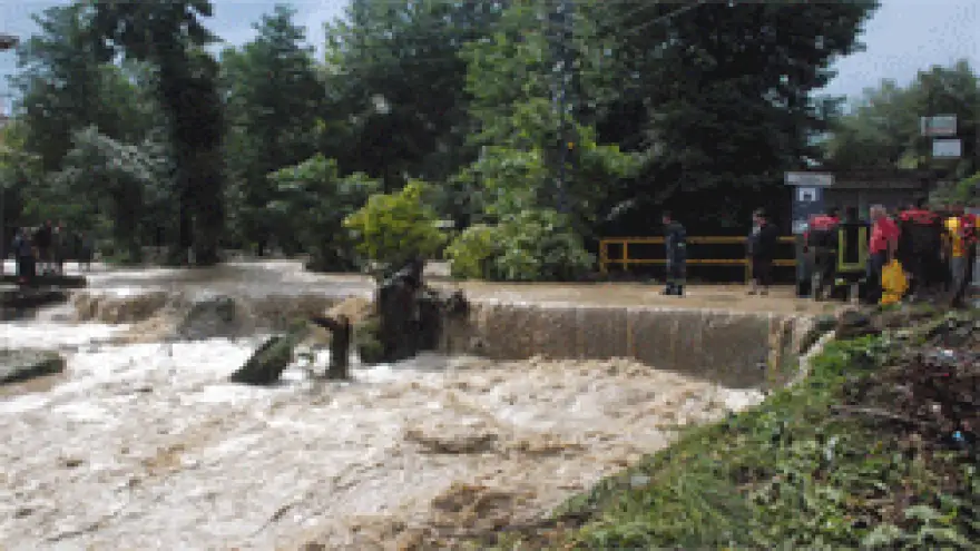 SEL BÜYÜK ZARARA YOL AÇTI
