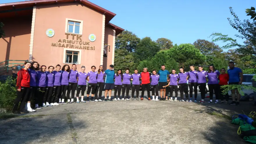 Kadın Futbolcular Kandilli’de Kampta