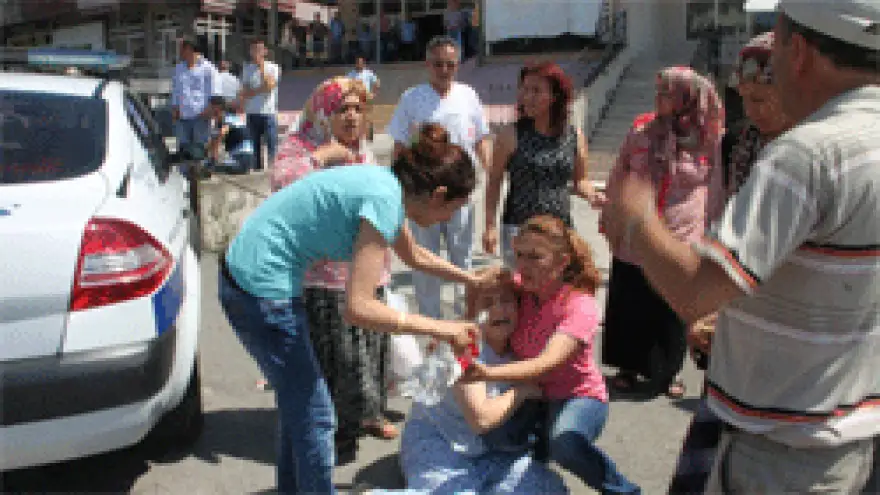 KIZININ KAZADA ÖLDÜĞÜNÜ ZANNEDİNCE...