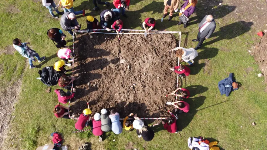 Küçük arkeologlar kazı yaptı, müzeye teslim etti