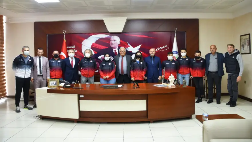 Başarılı Voleybolcular Ödüllendirildi