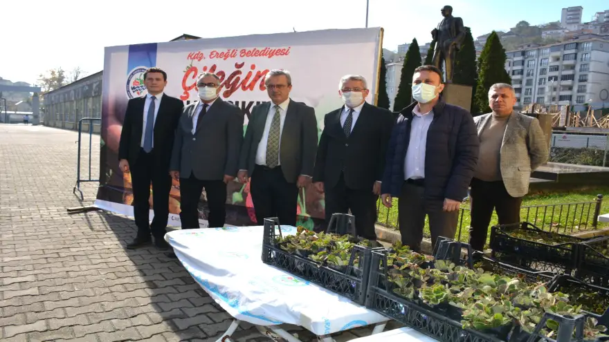 Osmanlı çileği fideleri halkla buluştu