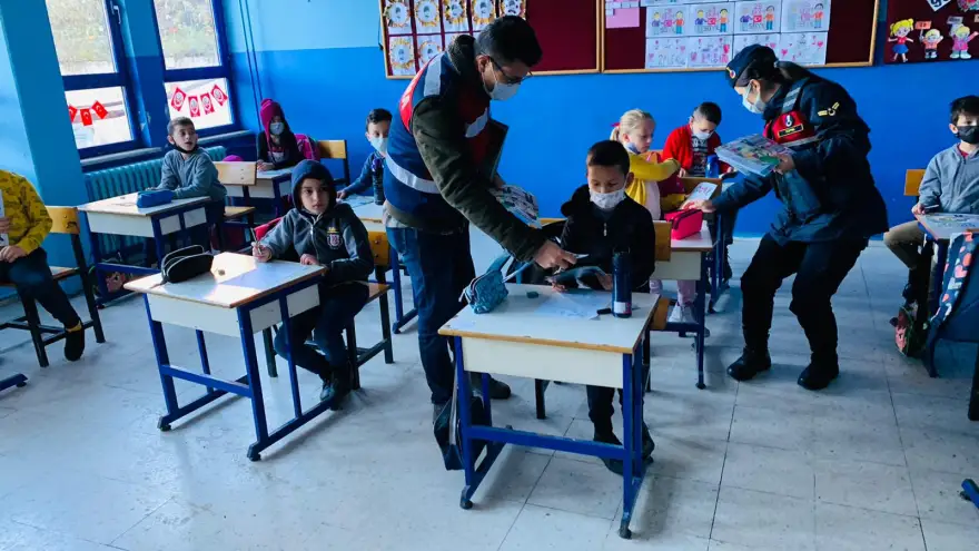 Öğrencilere “Kişisel Güvenlik” anlatıldı ve jandarma tanıtıldı