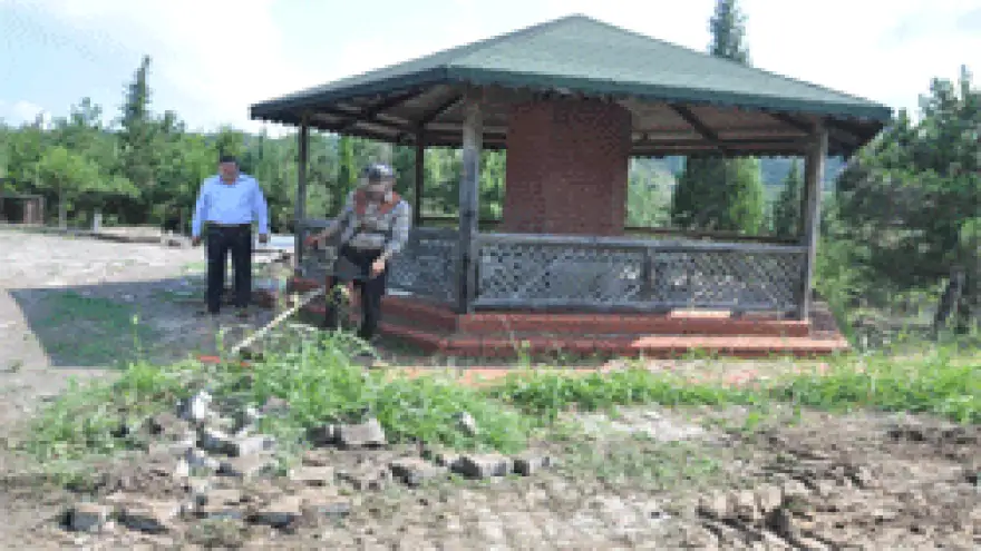 MEZARLIKLAR BAYRAMA HAZIRLANIYOR