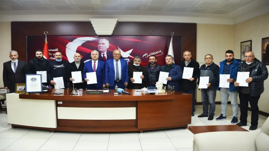 Hamsi Festivali’ne destek olan esnafa teşekkür belgesi