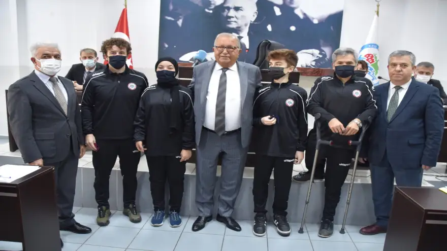 Yelkenciler, Belediye Meclisi’nde ödüllendirildi